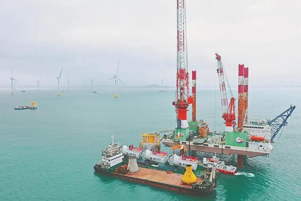 福能集團(tuán)曾是“一煤獨(dú)大”的老國(guó)企，近年來(lái)積極轉(zhuǎn)型，布局新能源、新材料、醫(yī)療健康等領(lǐng)域。圖為福能集團(tuán)三川海上風(fēng)電項(xiàng)目。（資料圖片）