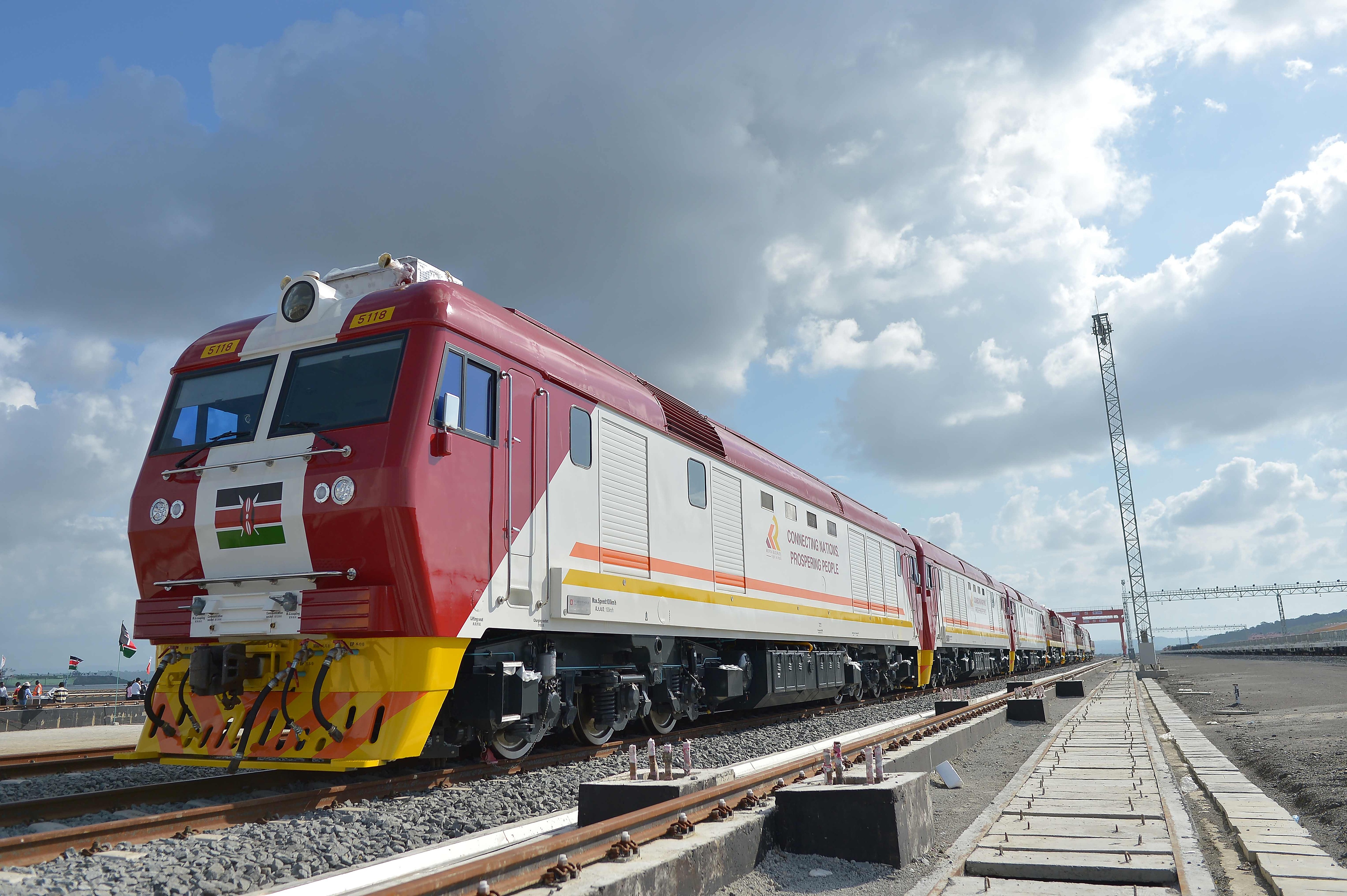 當?shù)貢r間2017年5月30日，肯尼亞蒙巴薩，連接肯尼亞港口城市蒙巴薩和首都內羅畢的蒙內鐵路正式竣工通車。